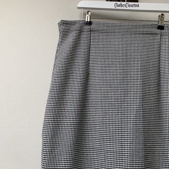 Marks & Spencer Midi Skirt Size UK 18 Houndstooth Asymmetrical Hem Thick Heavy - Picture 6 of 10